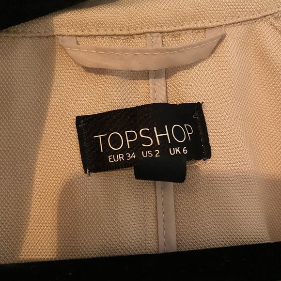 Beige TopShop trench coat. US 2 but I am a 6 and this is just a big fit! :) - Picture 2 of 4